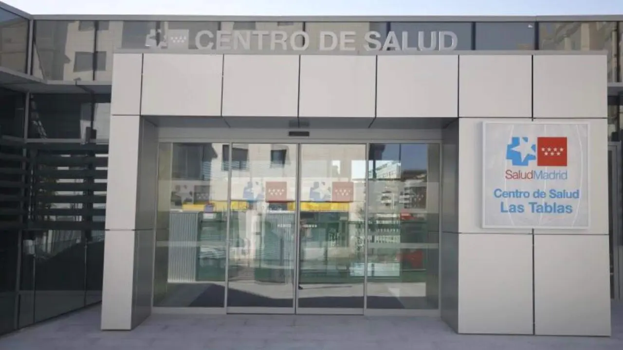Entrada del Centro de Salud Las Tablas, en Madrid. COMUNIDAD DE MADRID