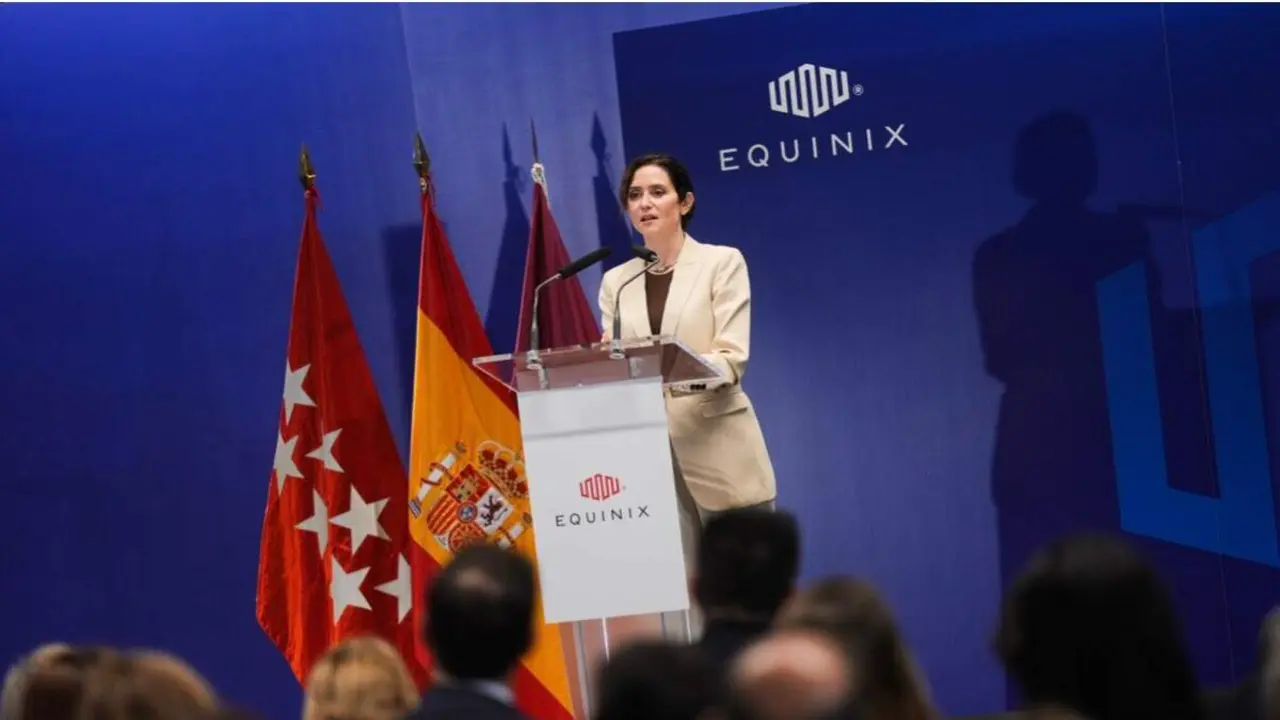 Isabel D&iacute;az Ayuso durante la inauguraci&oacute;n de los nuevos centros de datos de Equinix en Alcobendas. COMUNIDAD DE MADRID.