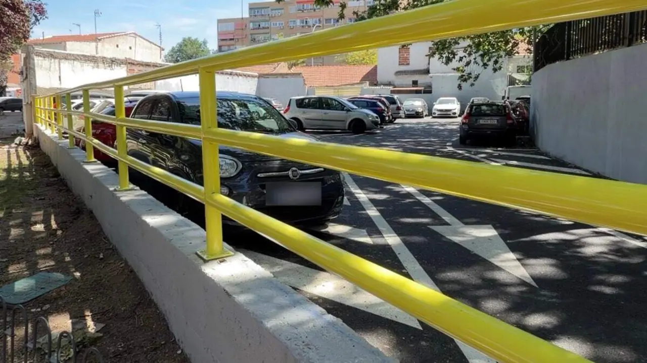 Nuevo aparcamiento p&uacute;blico en el barrio de Cobos. MiraCorredor