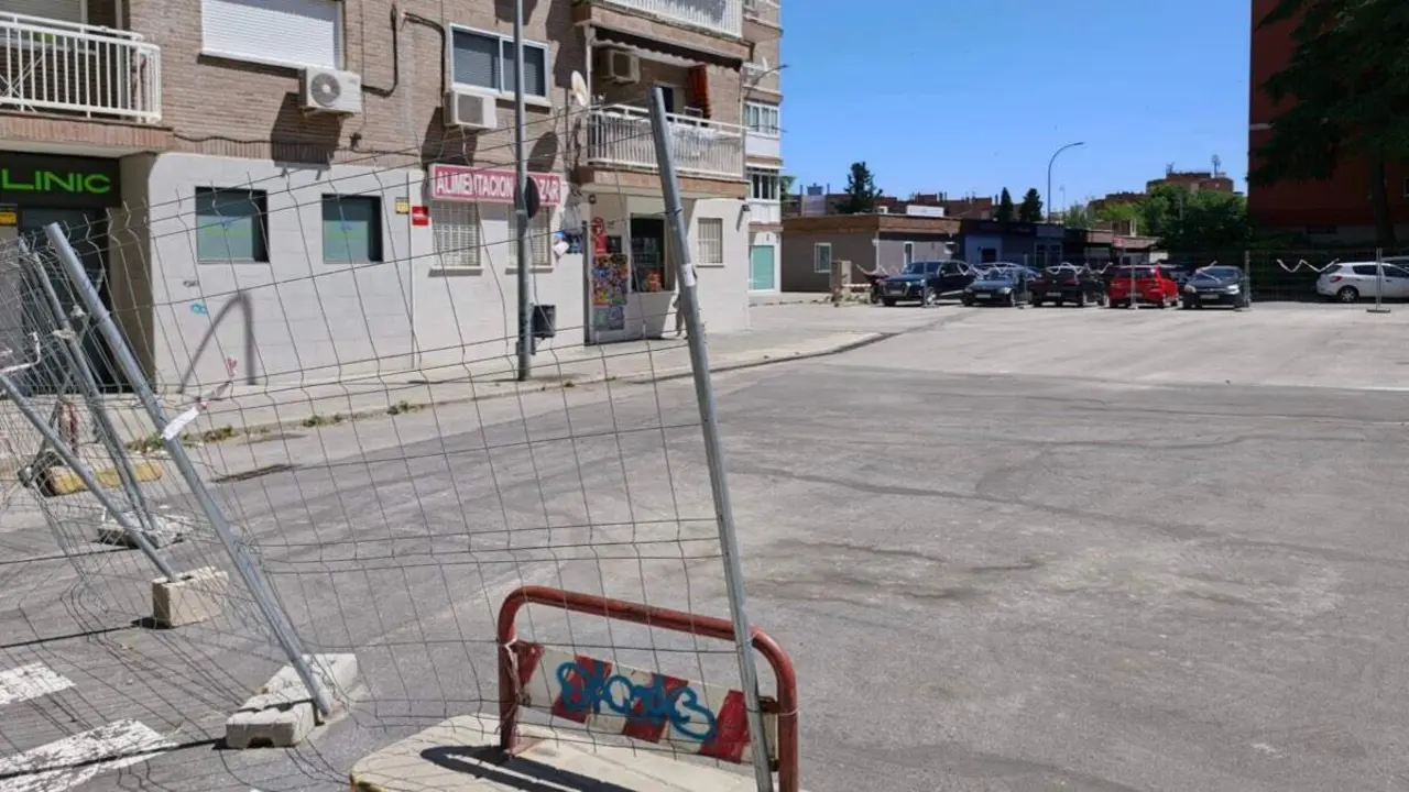 Valla instalada en el acceso al espacio afectado en Valleaguado. ASOCIACI&Oacute;N DE VECINOS DE VALLEAGUADO