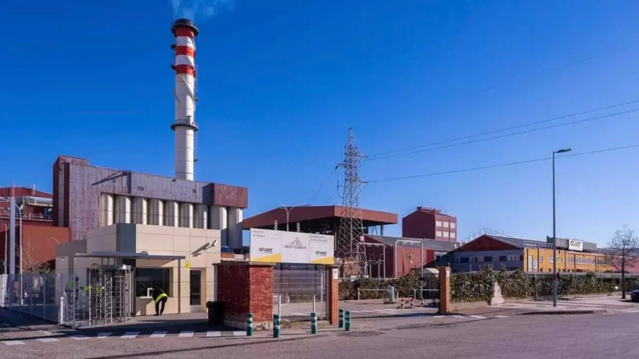 F&aacute;brica de Saint-Gobain Isover en Azuqueca de Henares. SAINT-GOBAIN ISOVER.