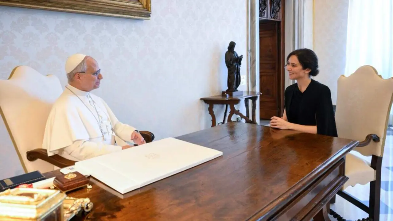 Isabel D&iacute;az Ayuso y el Papa Le&oacute;n XIV durante la audiencia privada celebrada en el Vaticano. COMUNIDAD DE MADRID