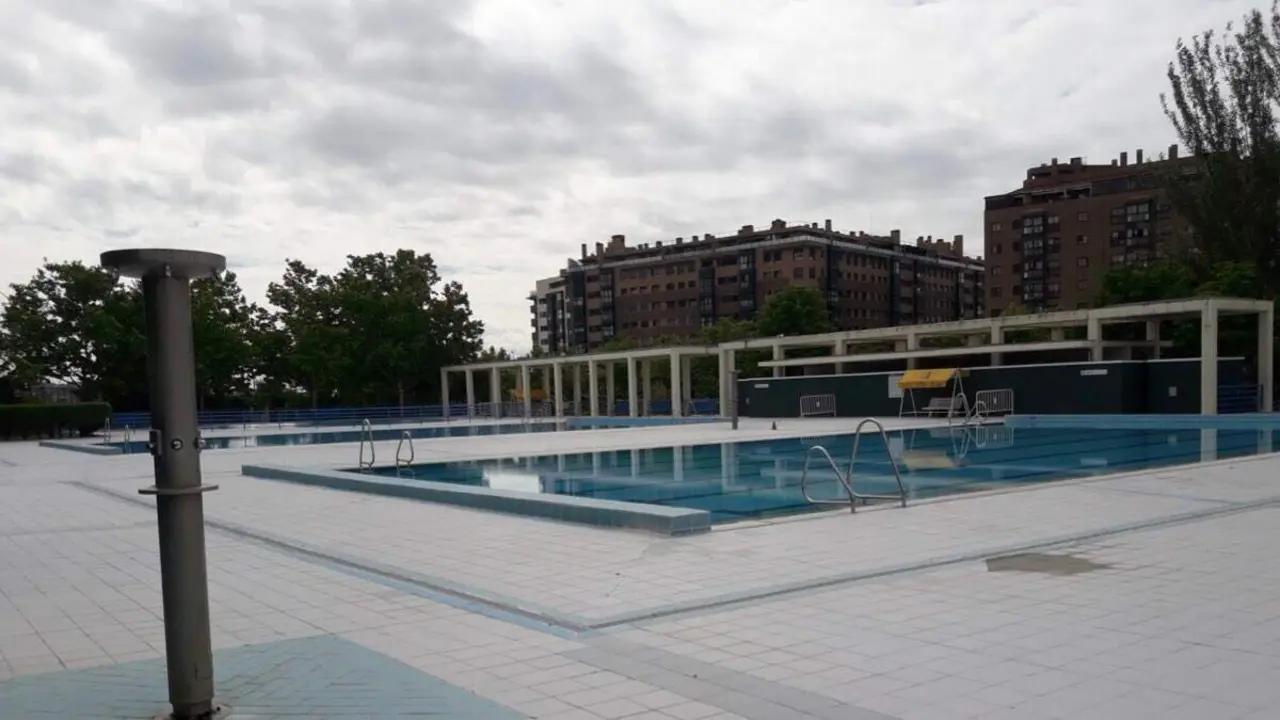 Piscina municipal de Palomeras, en Puente de Vallecas. AYUNTAMIENTO DE MADRID