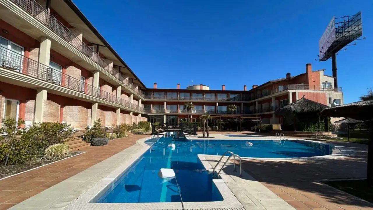 Hotel Isla Garena. AYUNTAMIENTO DE ALCAL&Aacute; DE HENARES.