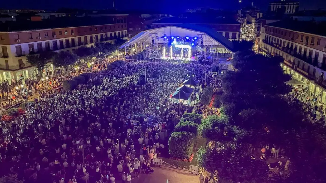 La Plaza Mayor de Torrej&oacute;n durante las Fiestas Populares. AYTO. DE TORREJ&Oacute;N