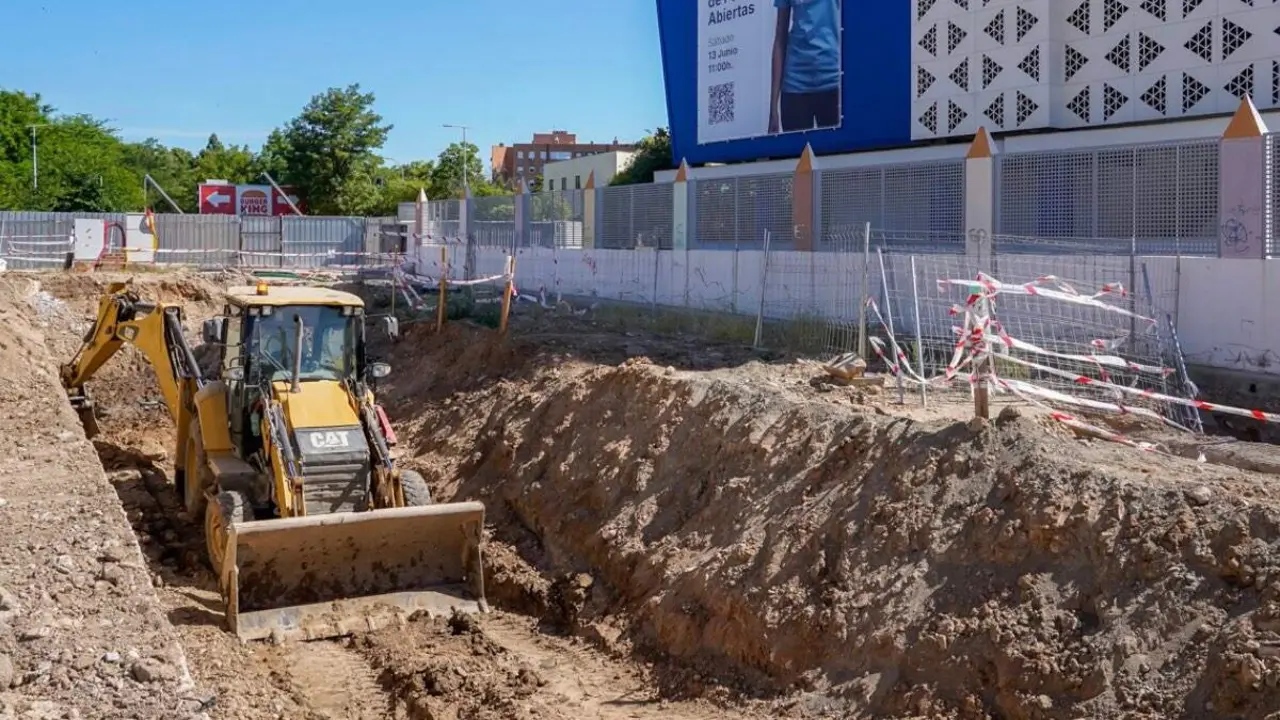 Obras del nuevo paso subterr&aacute;neo bajo las v&iacute;as del ferrocarril en Torrej&oacute;n de Ardoz. AYUNTAMIENTO DE TORREJ&Oacute;N DE ARDOZ.