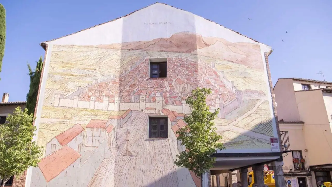 Nuevo mural hist&oacute;rico en la fachada de la Casa Tap&oacute;n. AYUNTAMIENTO DE ALCAL&Aacute; DE HENARES