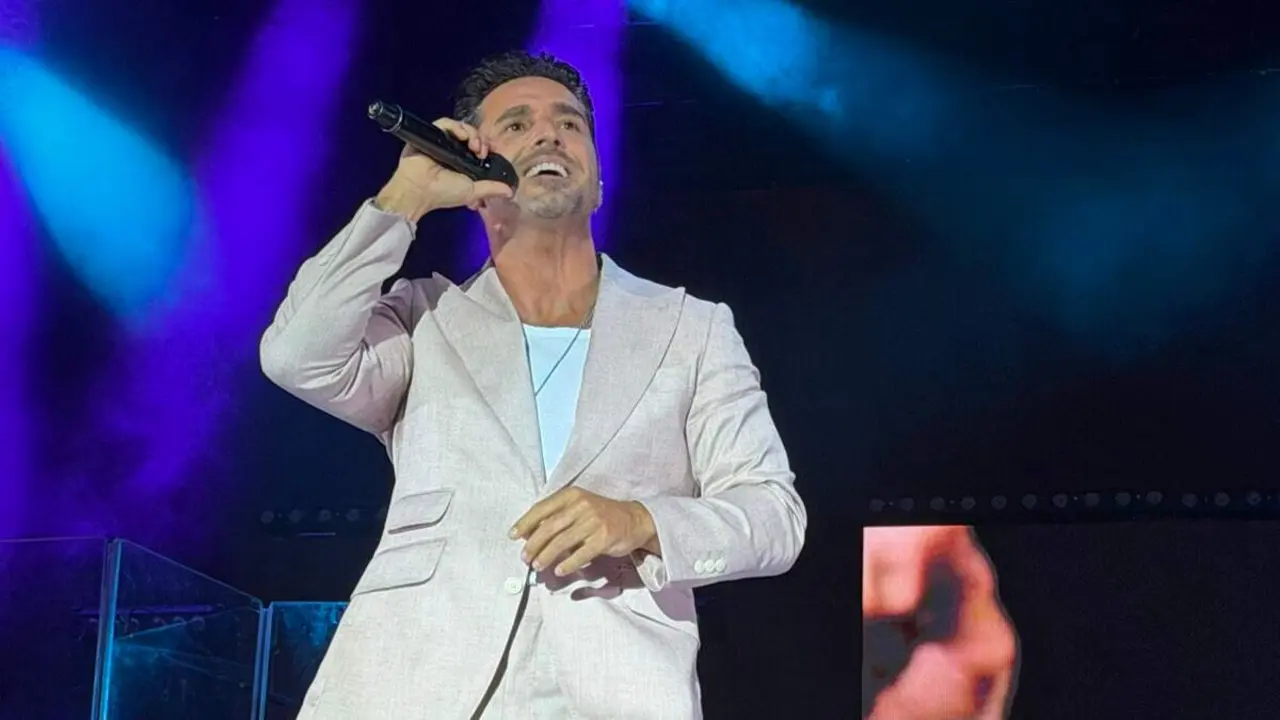 David Bustamante durante su concierto en las Fiestas Populares de Torrej&oacute;n de Ardoz. MiraCorredor