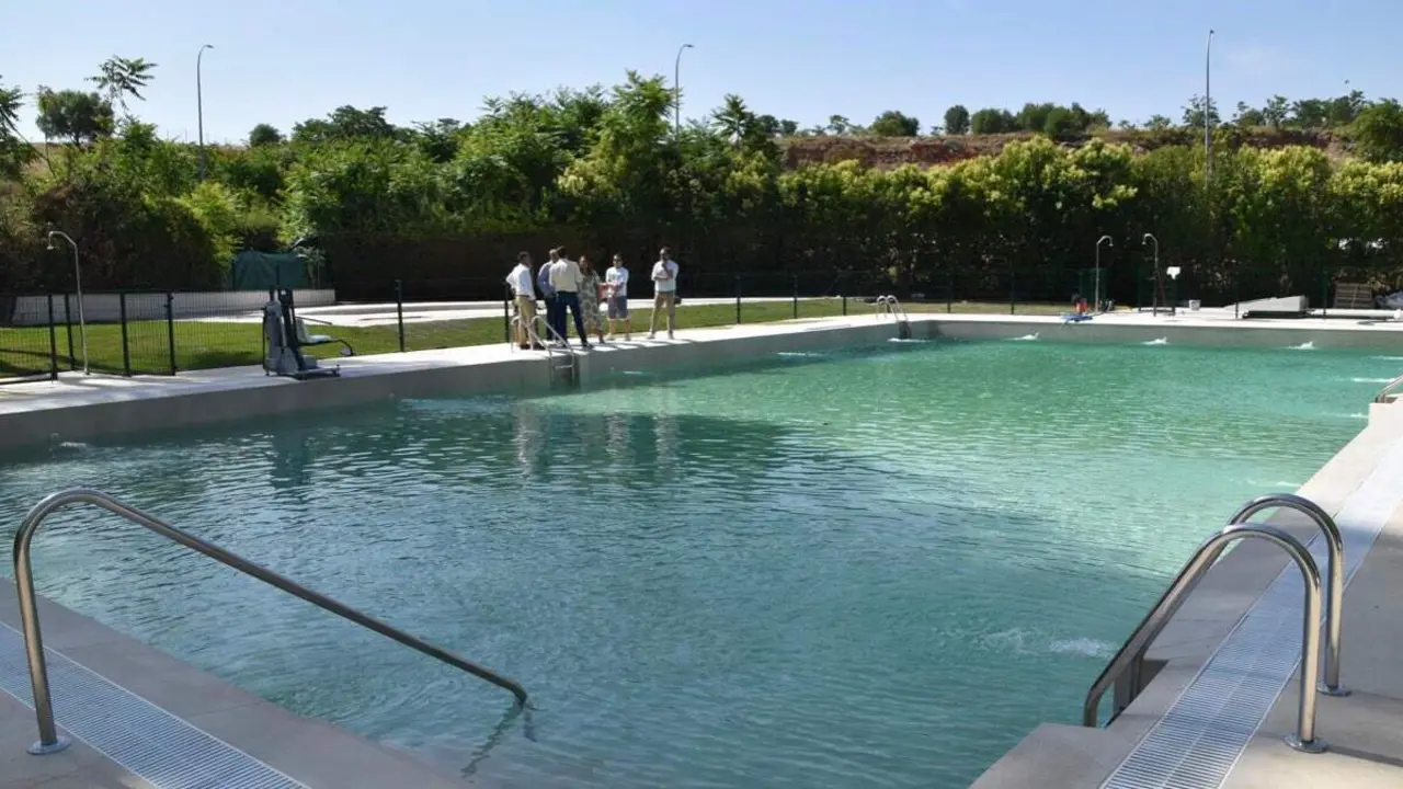 La piscina municipal de Campo Real tras las obras de rehabilitaci&oacute;n. COMUNIDAD DE MADRID