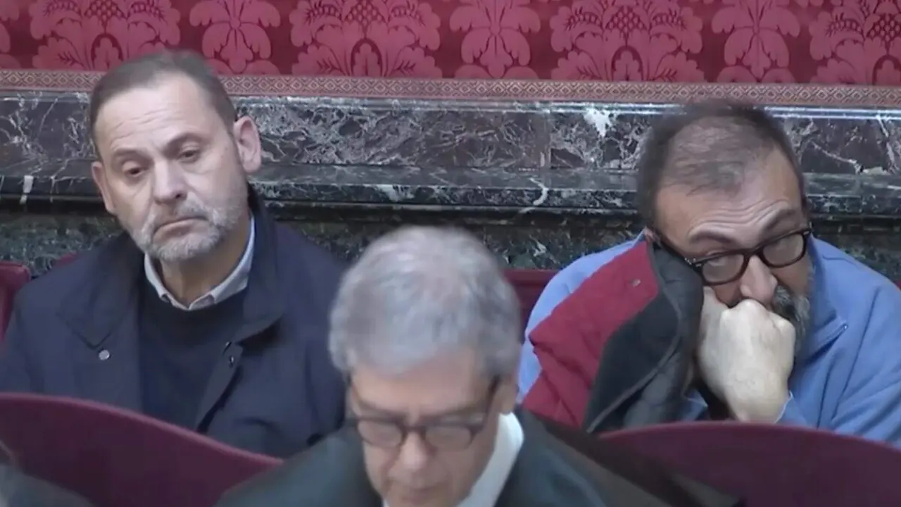Jos&eacute; Luis &Aacute;balos y Koldo Garc&iacute;a durante el juicio. RTVE