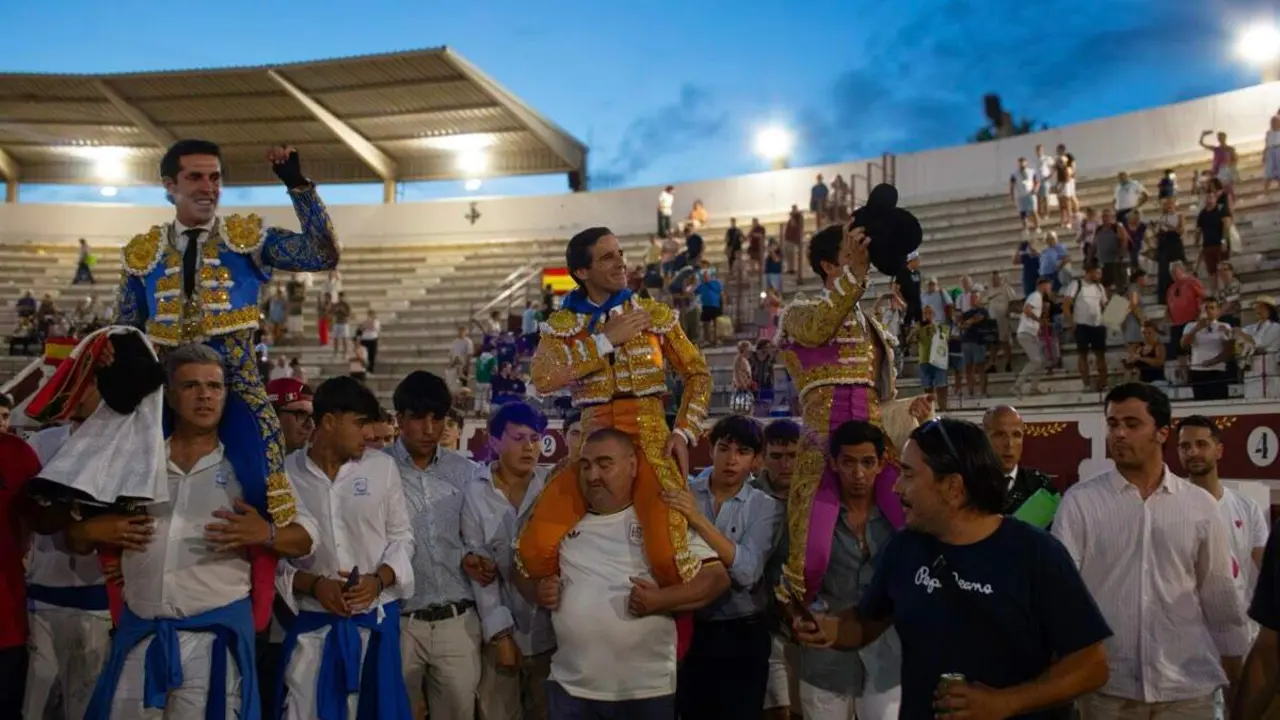 Triple puerta grande en Torrej&oacute;n. JUAN CARLOS BEJARANO / MiraCorredor