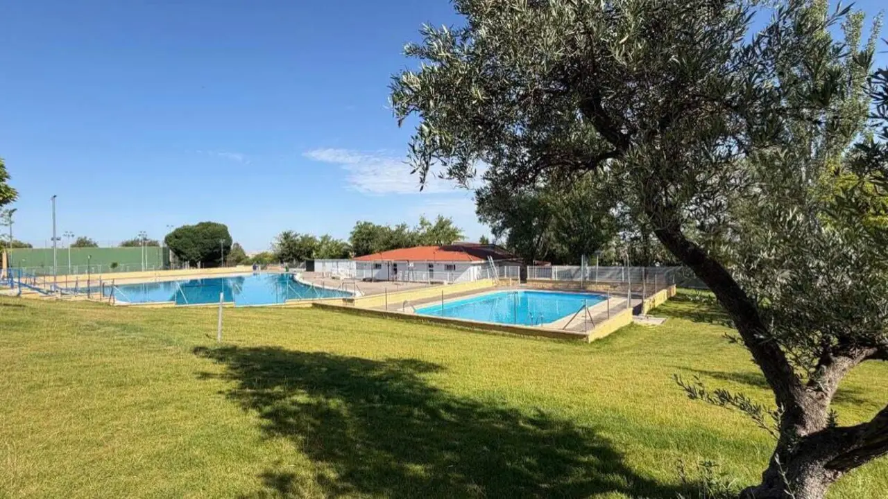 Piscina municipal de Torres de la Alameda. AYUNTAMIENTO DE TORRES DE LA ALAMEDA