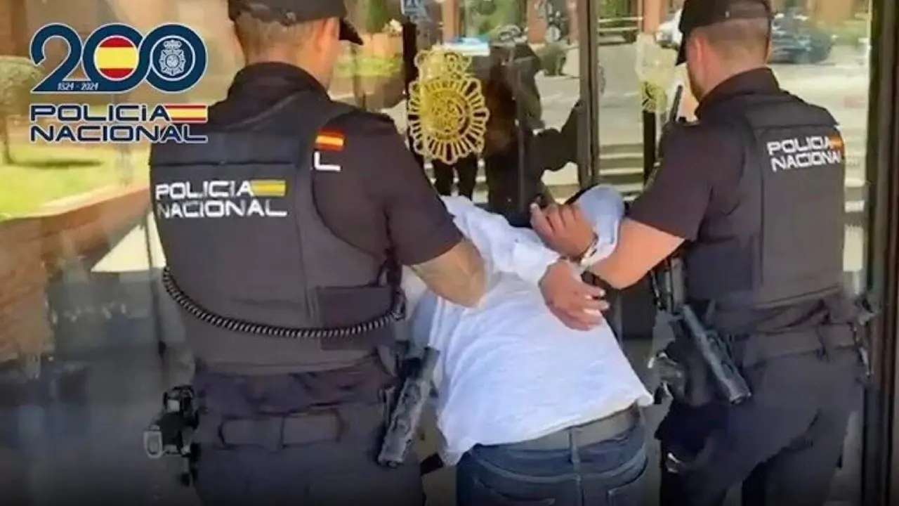 Uno de los detenidos en la operaci&oacute;n. POLIC&Iacute;A NACIONAL