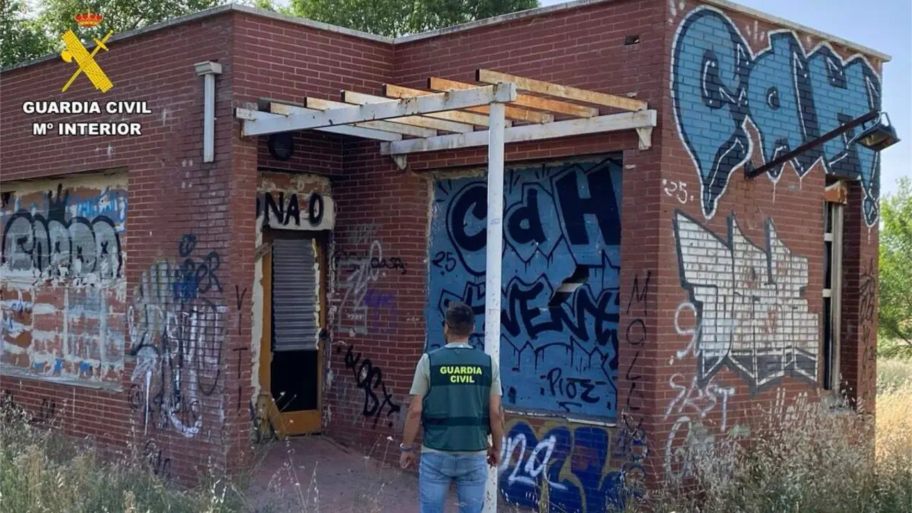 Caseta donde fue localizado el m&oacute;vil robado. GUARDIA CIVIL