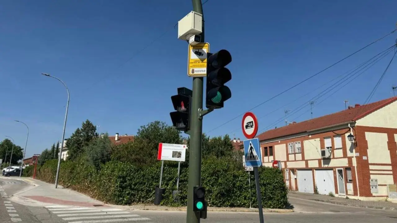 C&aacute;mara de tr&aacute;fico instalada en Fresno de Torote. AYTO. DE FRESNO DE TOROTE