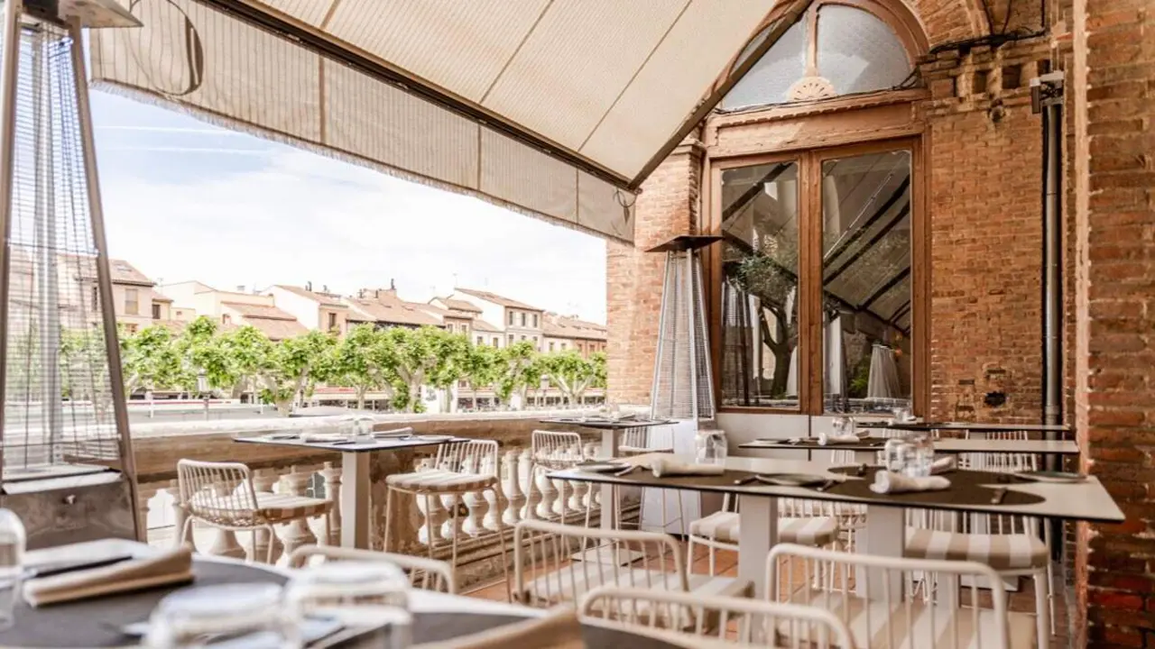 Terraza del Casino de Alcal&aacute;.