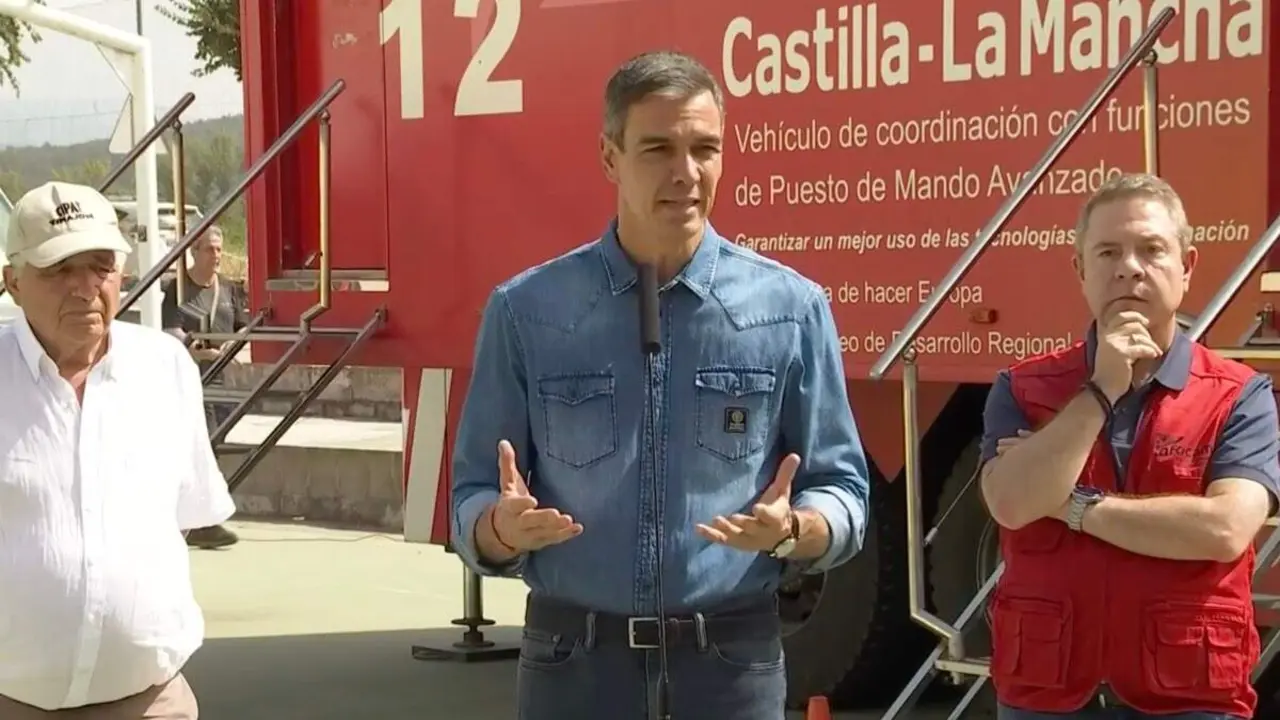 S&aacute;nchez visita el Puesto de Mando Avanzado del incendio de La Mierla. MONCLOA