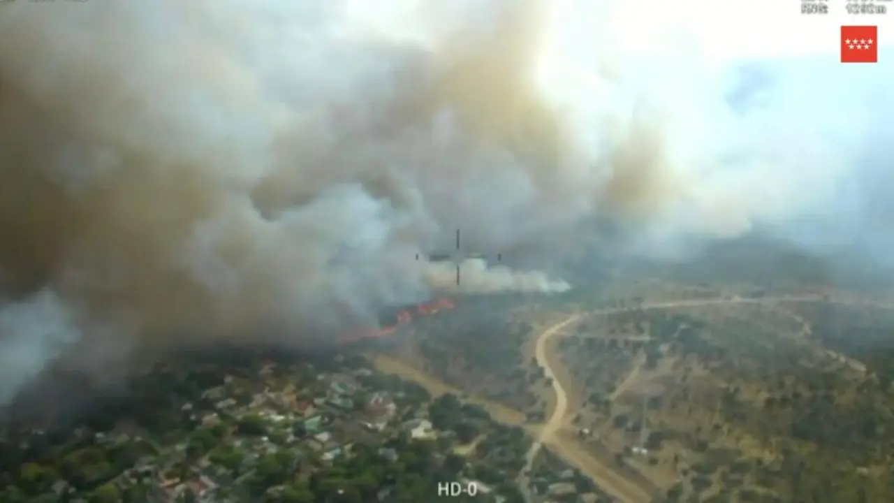Vista a&eacute;rea del incendio forestal declarado en Almorox (Toledo). 112 COMUNDIAD DE MADRID