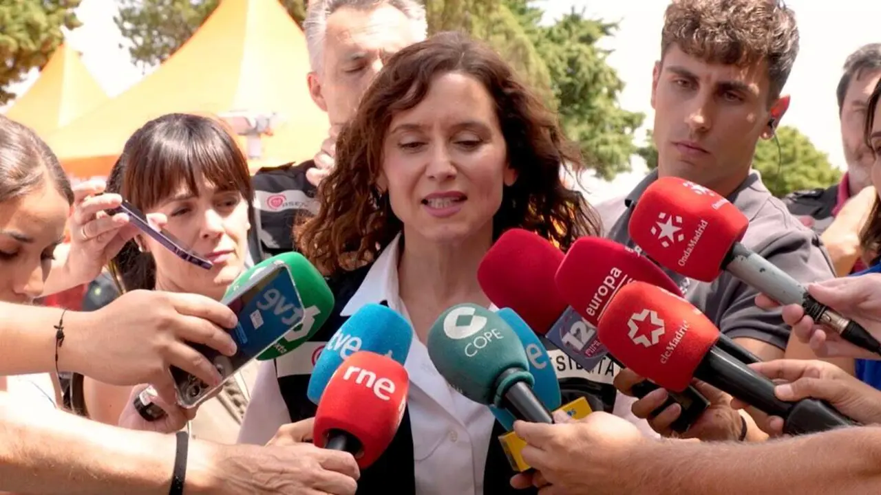 Ayuso tras visitar el Puesto de Mando Avanzado (PMA) en Cenicientos. COMUNIDAD DE MADRID
