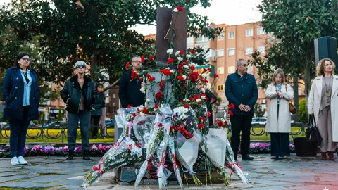 Autoridades y vecinos también recordaron a las víctimas en San Fernando de Henares. AYUNTAMIENTO DE SAN FERNANDO