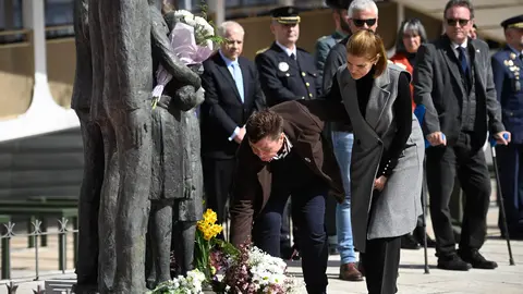 Judith Piquet, la alcaldesa de Alcalá de Henares, en la ofrenda floral. AYUNTAMIENTO DE ALCALÁ