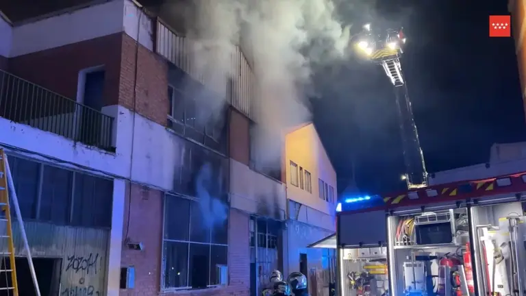 Imagen de archivo del incendio mortal ocurrido en agosto de 2022 en la nave okupada de Torrej&oacute;n de Ardoz. 112 COMUNIDAD DE MADRID