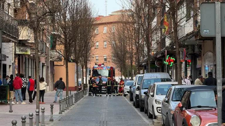 Calle Gran despliegue policial en la calle Granados de Torrej&oacute;n de Ardoz. MiraCorredor