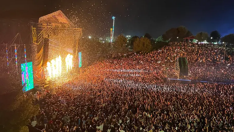 Recinto de conciertos durante las Fiestas Populares de Torrej&oacute;n.  AYUNTAMIENTO DE TORREJ&Oacute;N DE ARDOZ