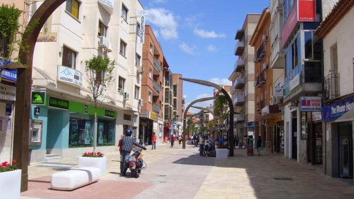 calle en medio torrejon