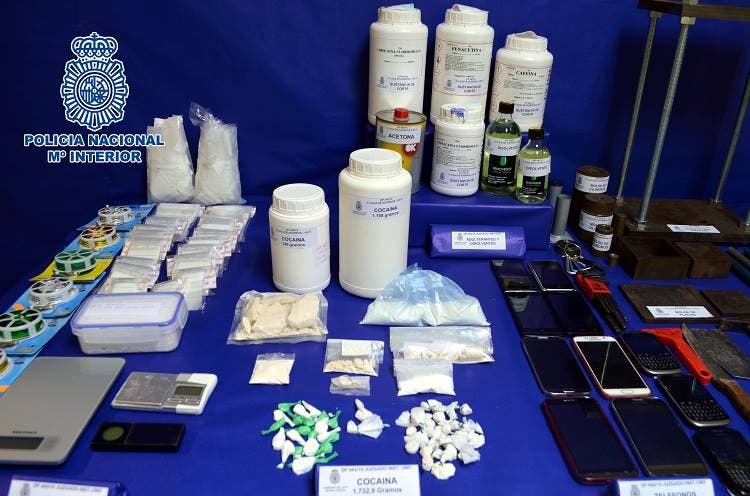 12066053_1095556633796619_308669460233320540_n