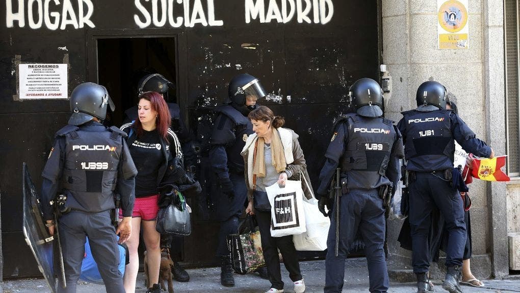 Desalojado el colectivo neonazi Hogar Social del antiguo edificio del NO-DO (EFE).