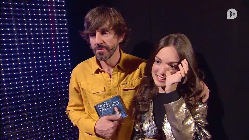 María Parrado escuchaba la poesía de Raúl visiblemente emocionada (Telecinco).