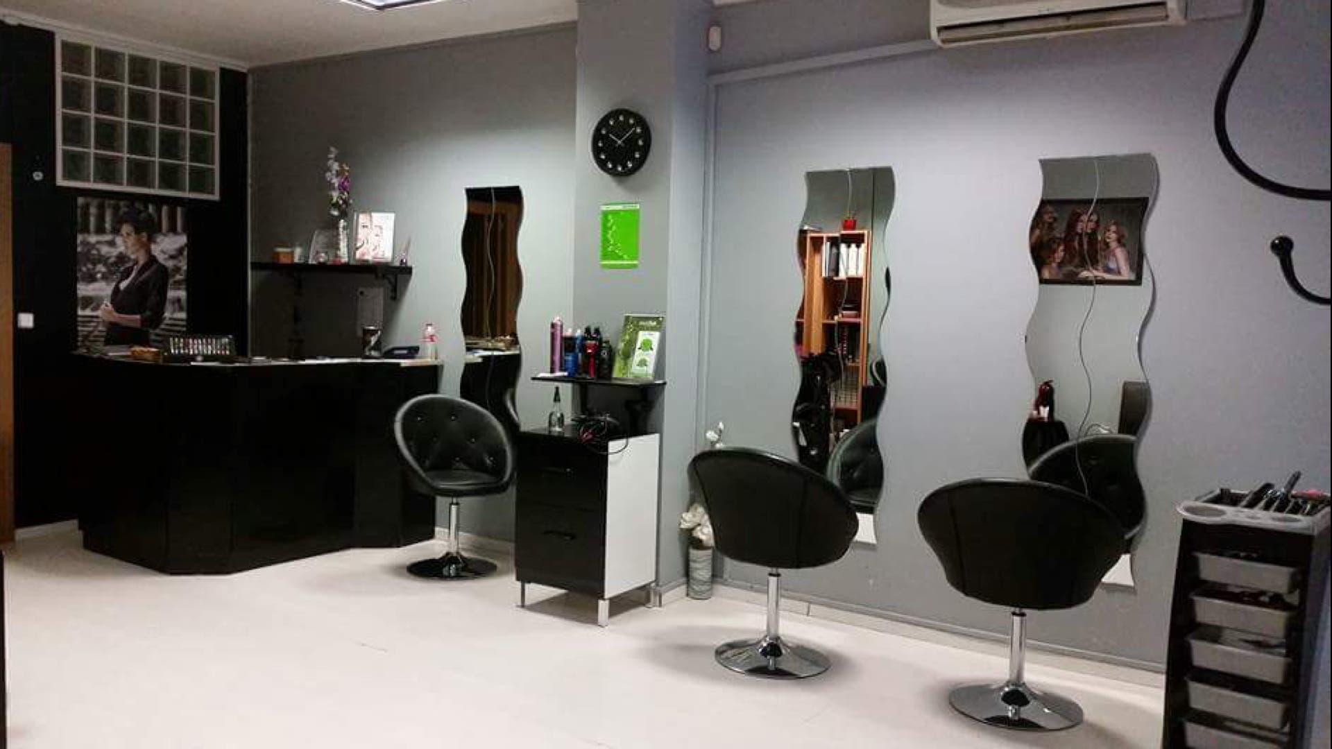 Comercio en el que ocurrieron los hechos (Z Peluqueros).