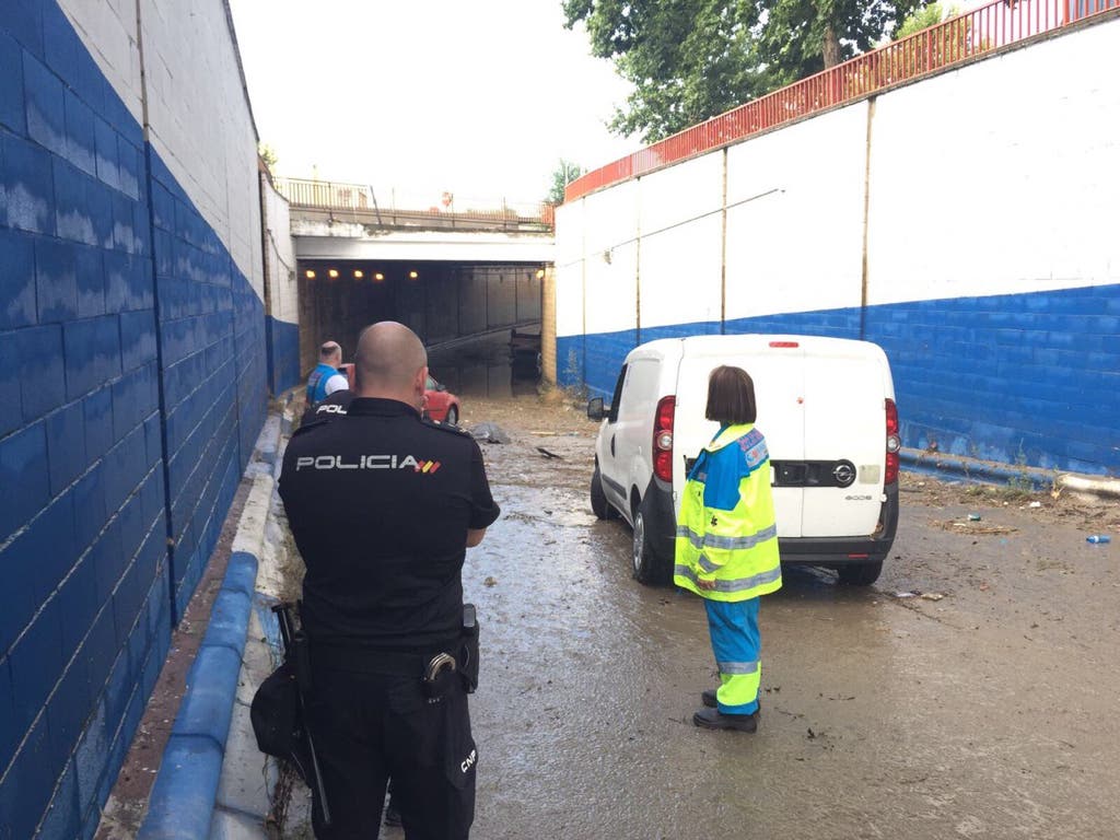 El túnel donde ocurrieron los hechos y el vehículo que conducía.
