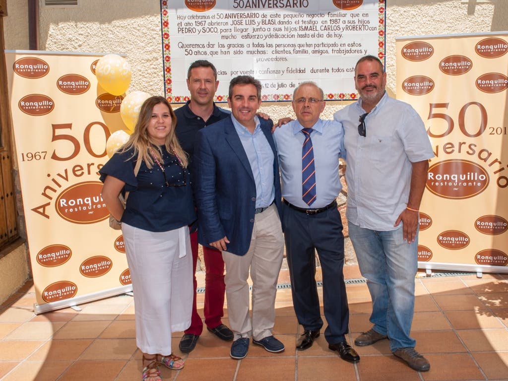Con el alcalde de Loeches, Antonio Notario y parte del Equipo de Gobierno.
