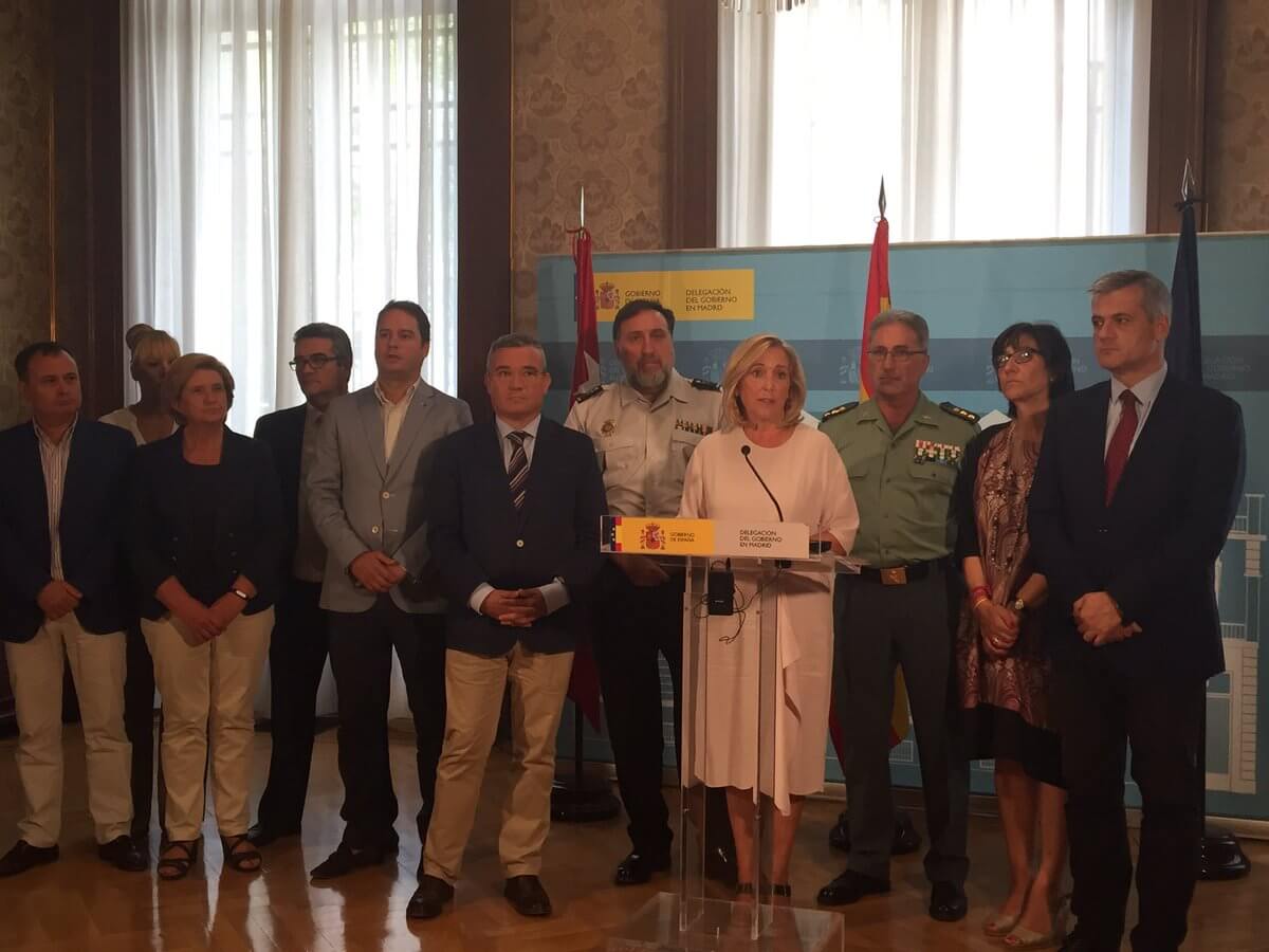 La Delegada del Gobierno junto con representantes de la FMM.