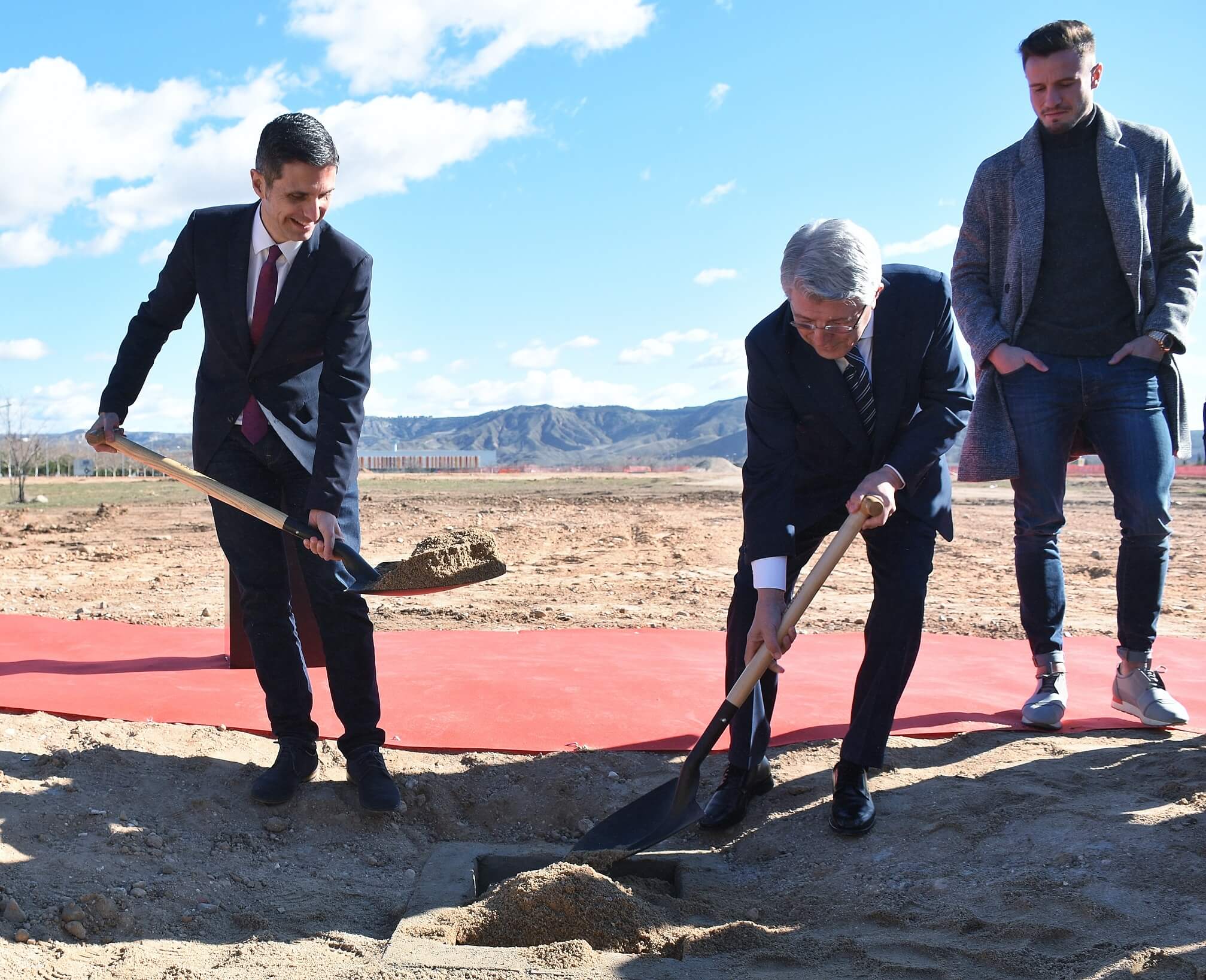Primera piedra de la Academia del Atlético de Madrid (Ayto. de Alcalá).