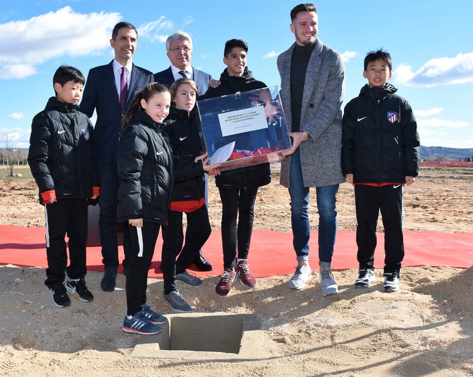Primera piedra de la Academia del Atlético de Madrid (Ayto. de Alcalá).