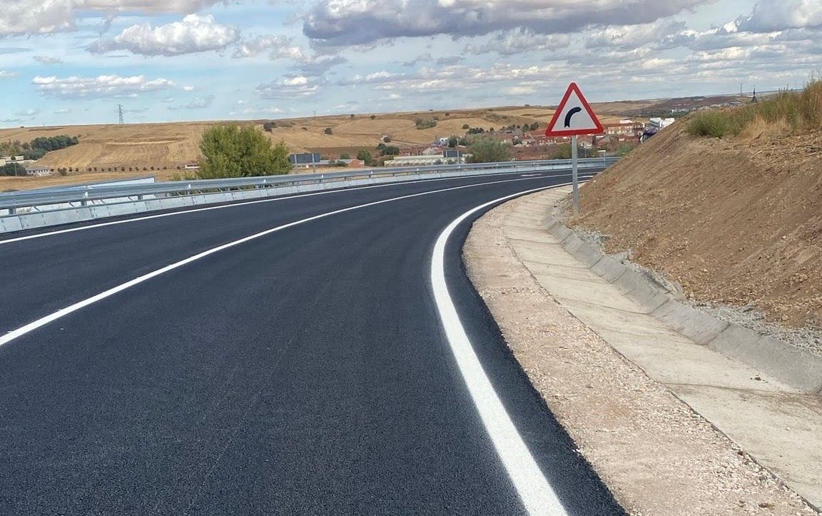 Vista de la carretera M-113 en Ajalvir tras las mejoras realizadas.