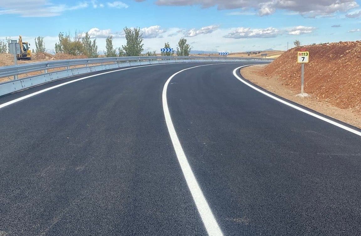 Vista de la carretera M-113 tras las obras de mejora en Ajalvir
