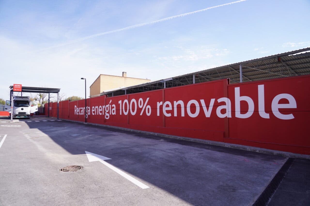 Instalaciones de la electrolinera pública en Vicálvaro, Madrid.