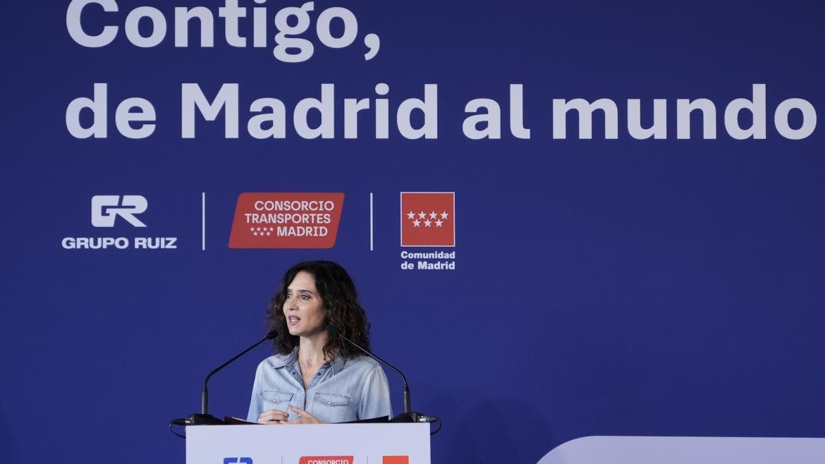 Isabel Díaz Ayuso presenta un autobús eléctrico en Madrid