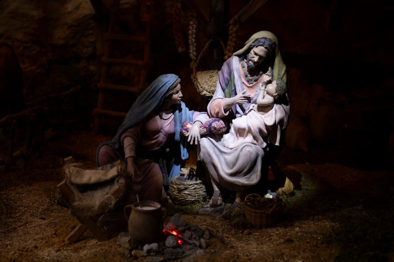 Escena del Gran Belén Monumental en Alcalá de Henares con figuras