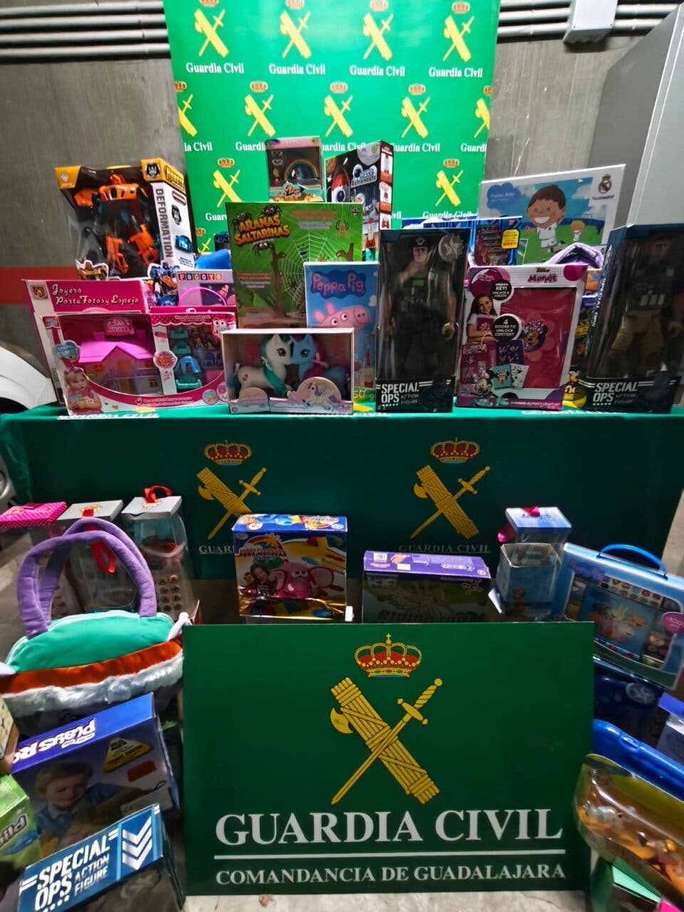 Recuperación de juguetes robados por la Guardia Civil en Alovera