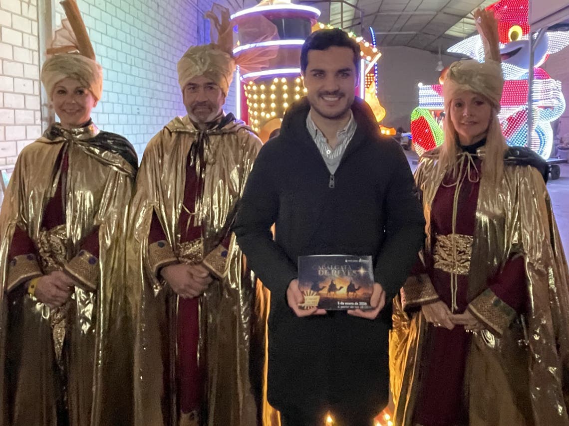 Personas vestidas de Reyes Magos en la Gran Cabalgata de Reyes 2026