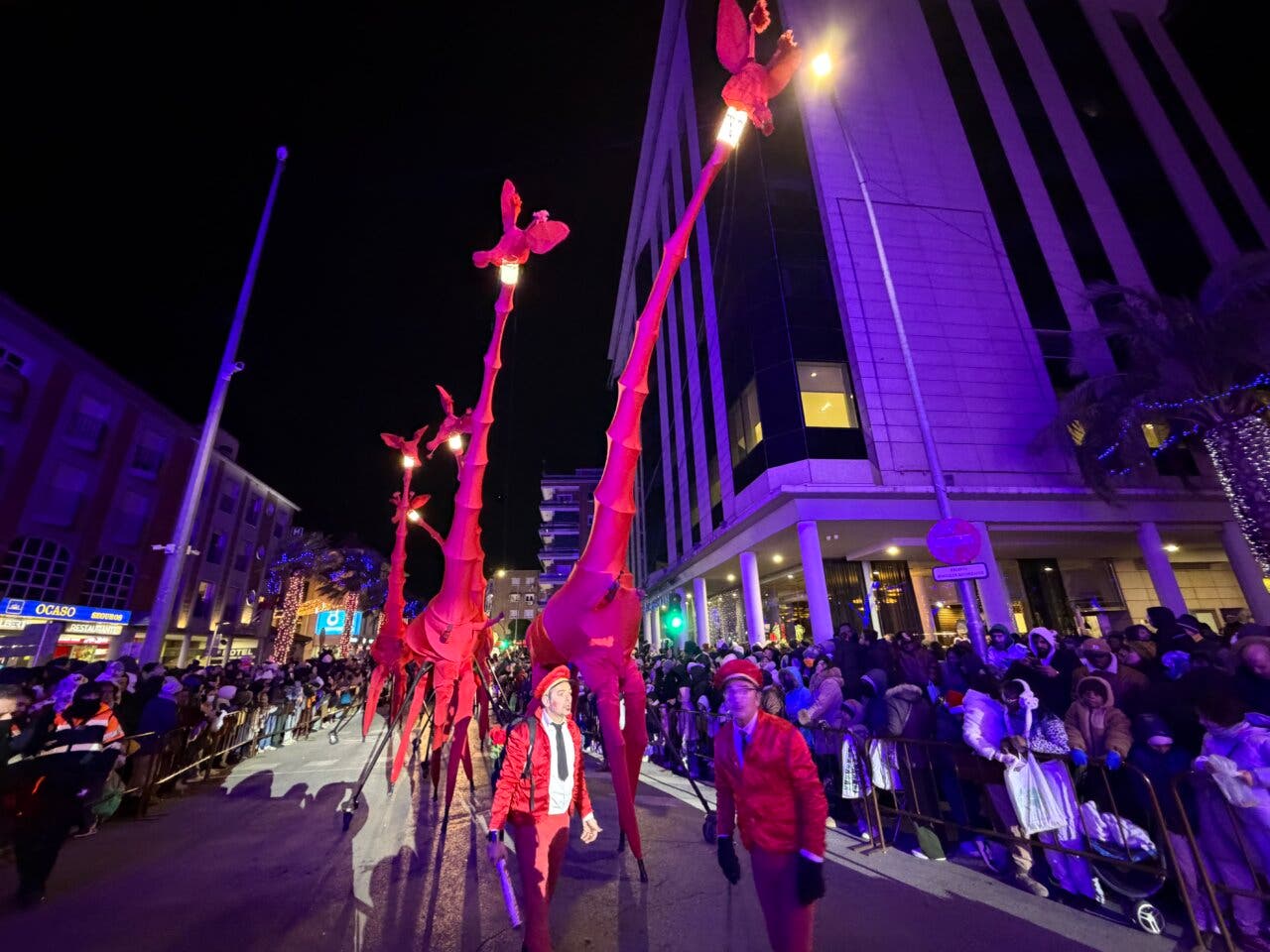 Carrozas y personajes en la Gran Cabalgata de Reyes en Torrejón de Ardoz