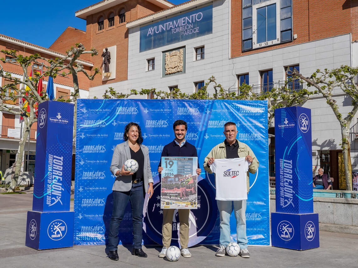 Presentación del torneo en la Plaza Mayor. AYUNTAMIENTO DE TORREJÓN