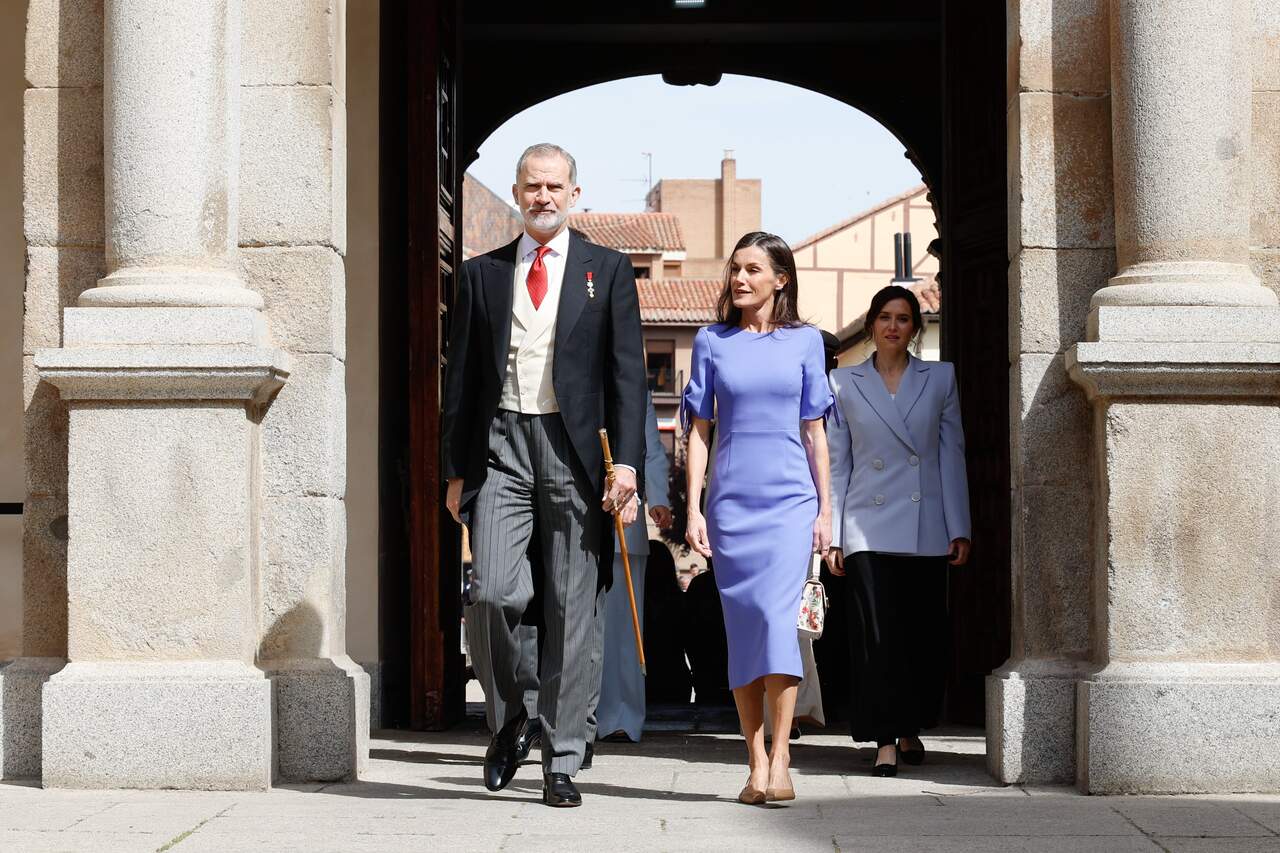 Los Reyes, a su llegada al Paraninfo de la Universidad de Alcalá de Henares para la entrega del Premio Cervantes. CASA REAL