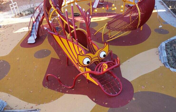 Detalle del dragón del parque infantil de la plaza de las Tizas, en Usera. AYUNTAMIENTO DE MADRID
