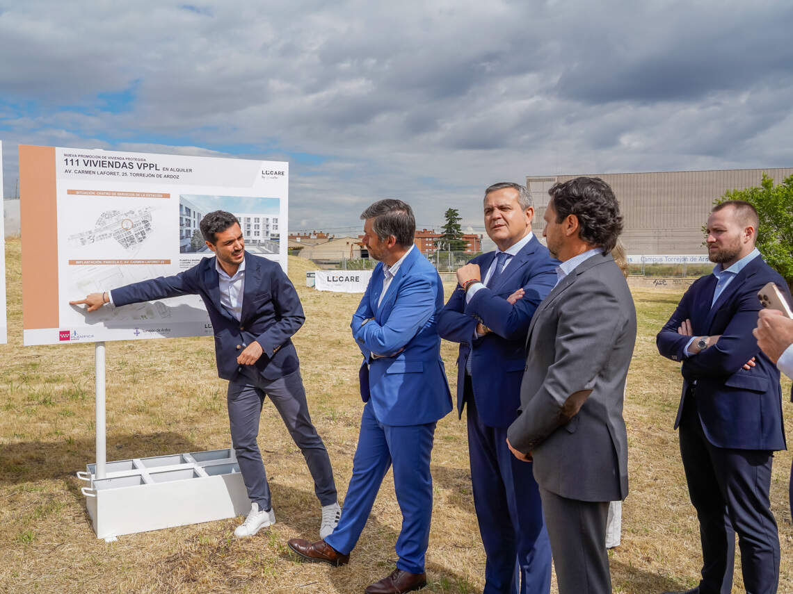 Visita institucional a la parcela donde se construirán 111 viviendas de alquiler asequible en Soto del Henares. AYUNTAMIENTO DE TORREJÓN DE ARDOZ